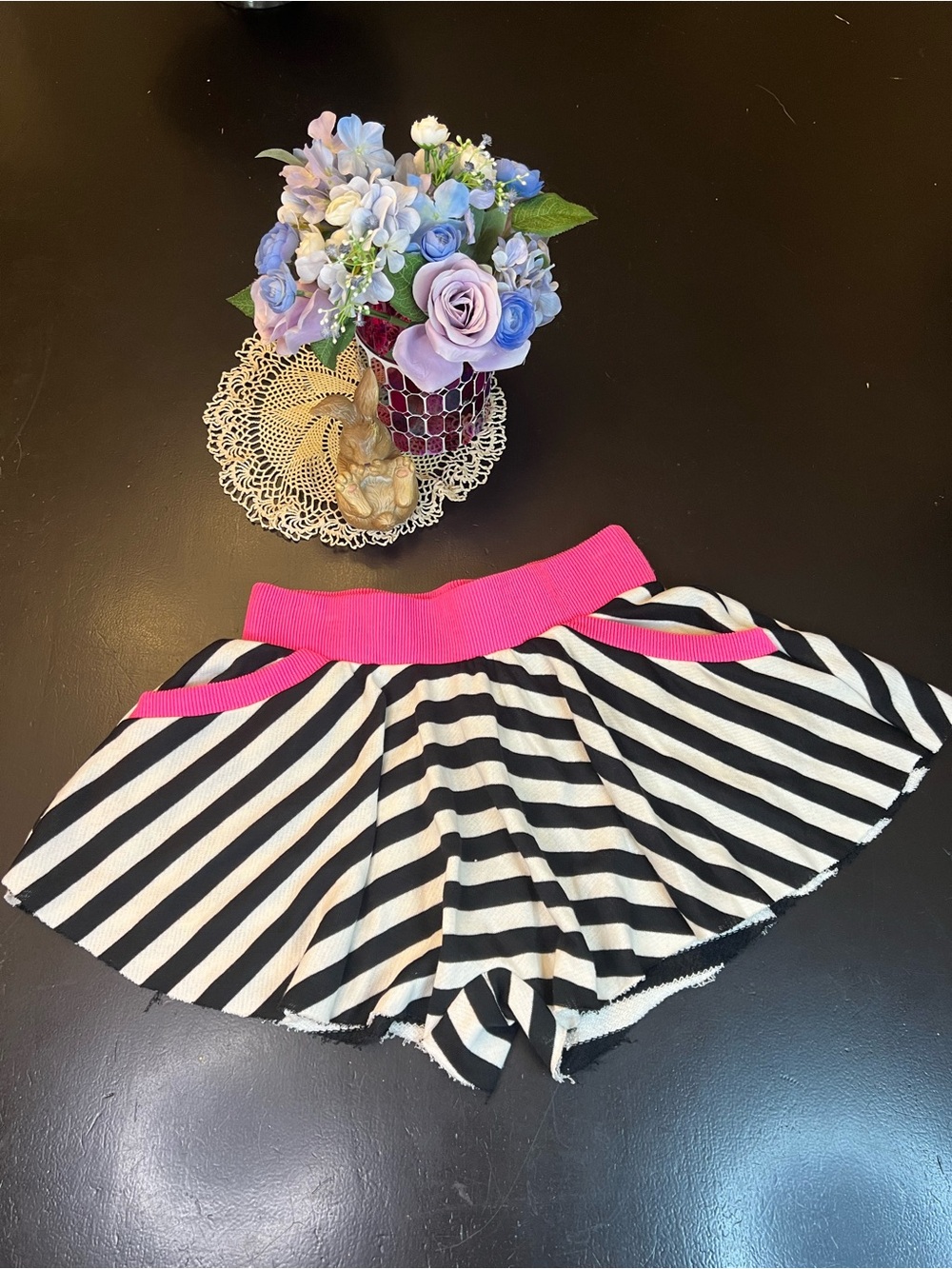 Bucketlist NWT Black White Pink Striped Flowy Skater Pull On Shorts Sz S Raw Hem